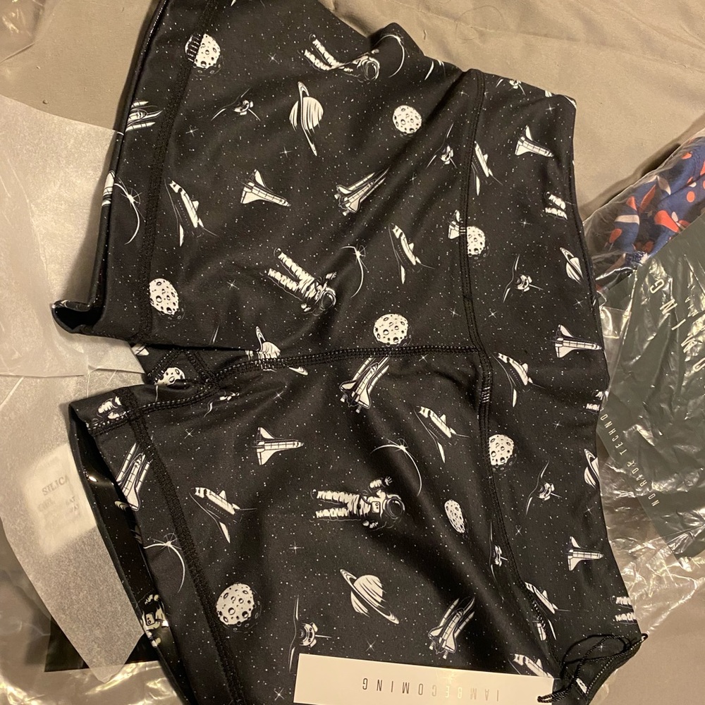 New with tags I AM BECOMING shorts great 😊 love them they don’t rise up